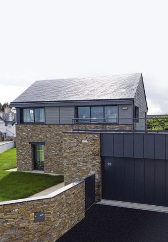 Porte de garage latérale