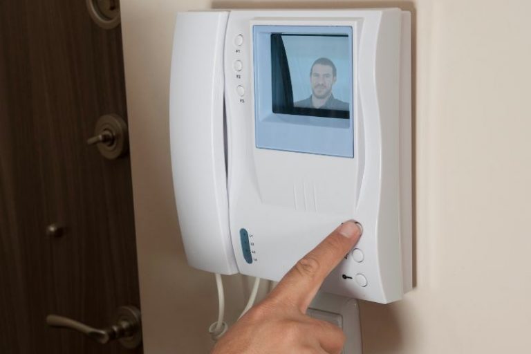 Comment choisir le bon interphone pour votre résidence ?