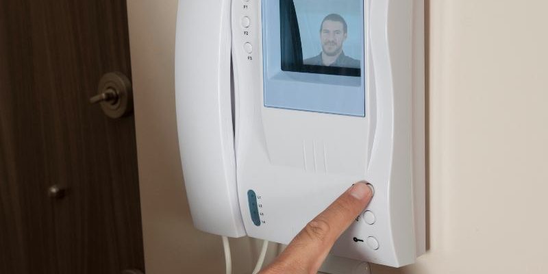 Comment choisir le bon interphone pour votre résidence ?